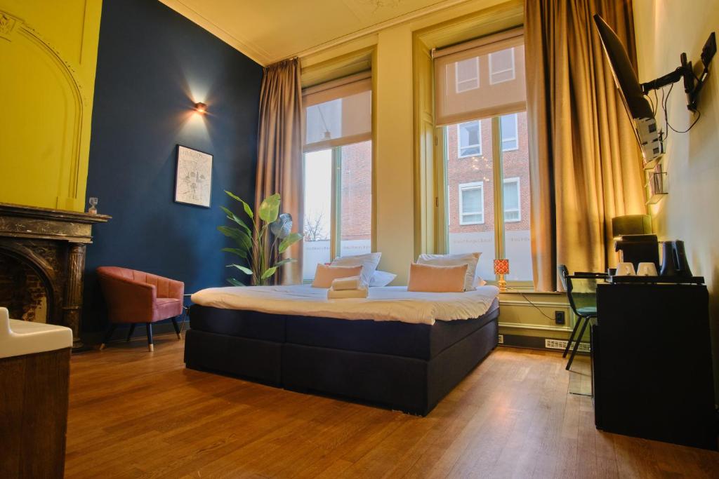 Postel nebo postele na pokoji v ubytování Hotel Corps de Garde