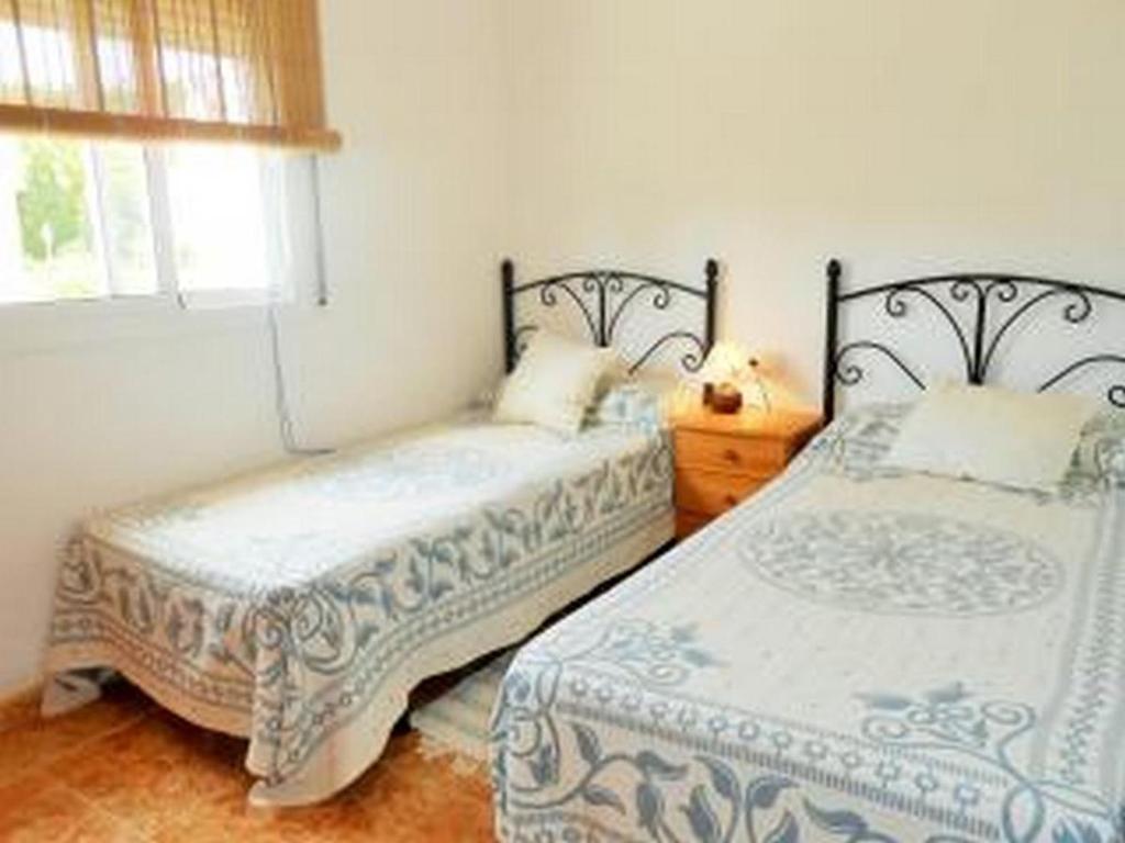 Tempat tidur dalam kamar di VILLA ZARAGOZA CON PISCINA PRIVADA