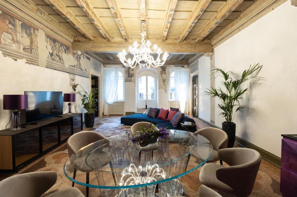a living room with a glass table and chairs at Palazzo Reggiani - Maria Callas in Verona