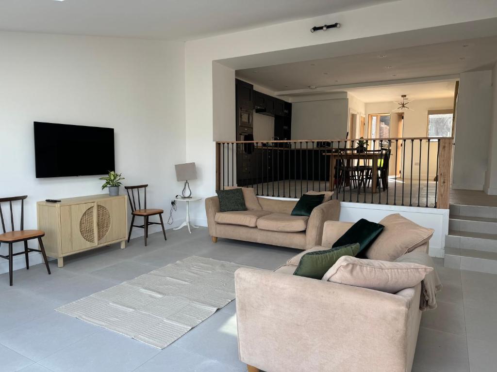 The Tack Store, Modern 3 Bed, 6 person, Barn in a Rural Setting with Great Access - Casa De Tres Dormitorios