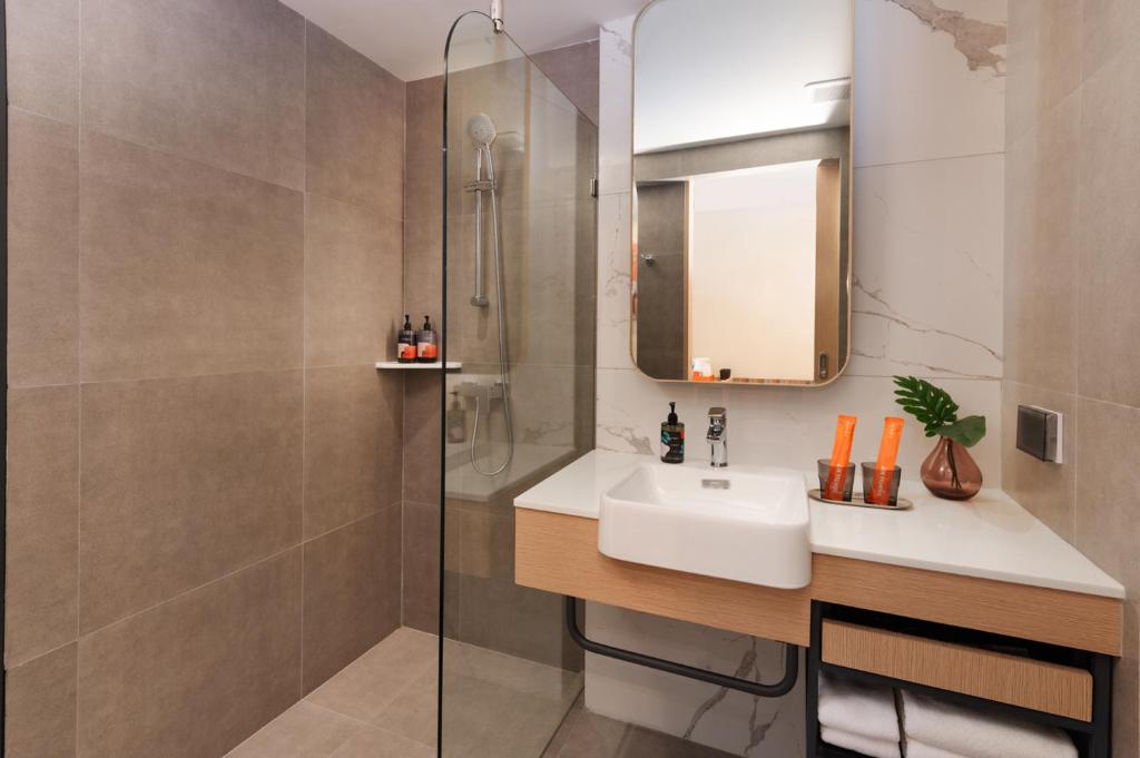 Lumen Bangkok Udomsuk Station - Resim 13