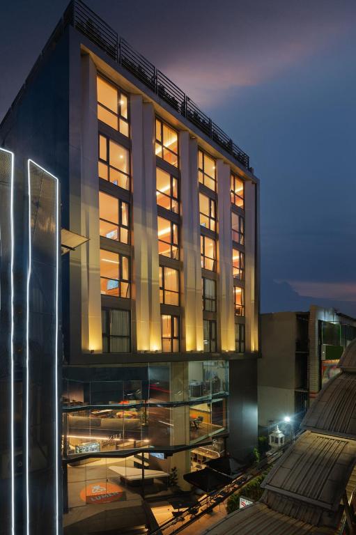 Lumen Bangkok Udomsuk Station - Resim 1