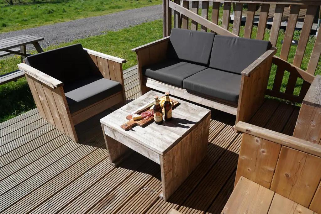 Balkón nebo terasa v ubytování Luxe en sfeervolle safaritent met eigen badkamer voor 6 personen Doc