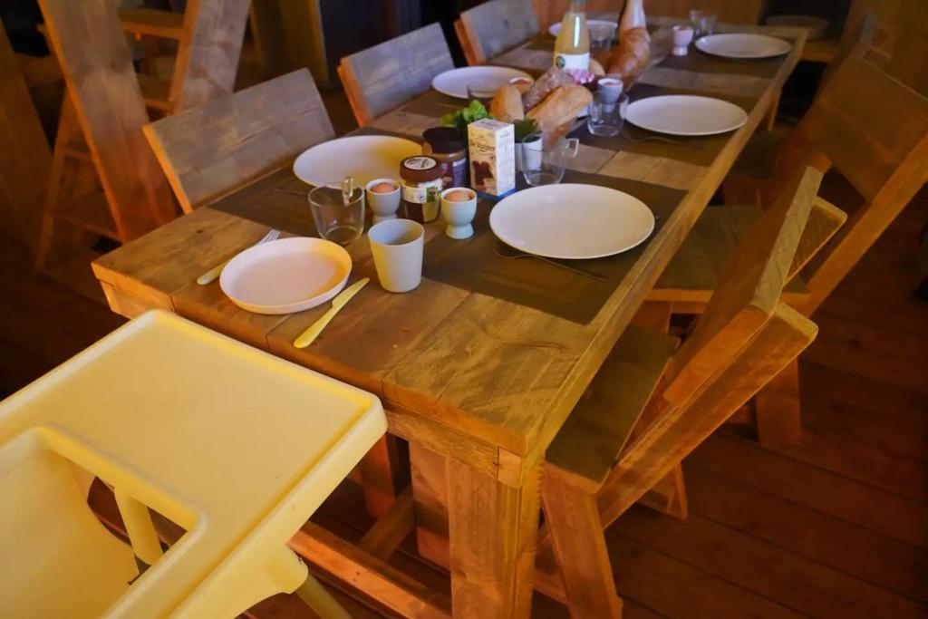 Nápoje v ubytování Luxe en sfeervolle safaritent met eigen badkamer voor 6 personen Doc