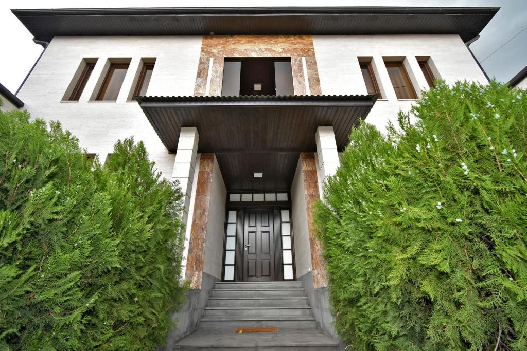 Luxury White House In Yerevan, Ереван (актуальные цены 2026 года)
