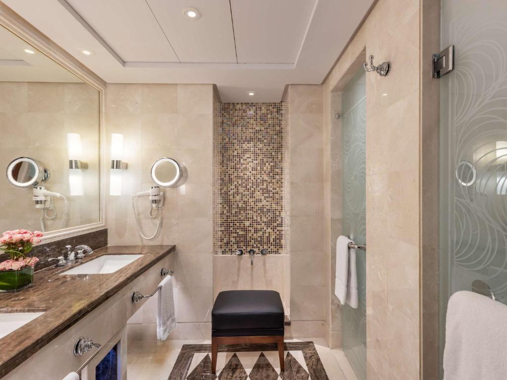 Vannituba majutusasutuses Raffles Makkah Palace