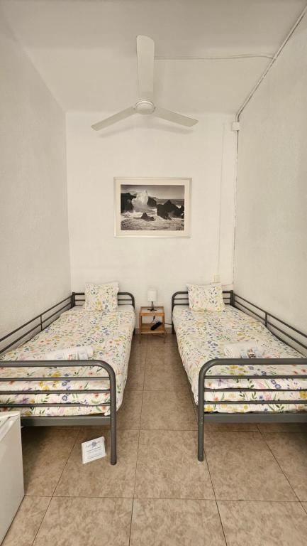 Postel nebo postele na pokoji v ubytování YOUTH HOSTEL - Central and Basic Drassanes