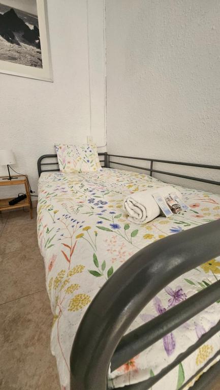 Postel nebo postele na pokoji v ubytování YOUTH HOSTEL - Central and Basic Drassanes