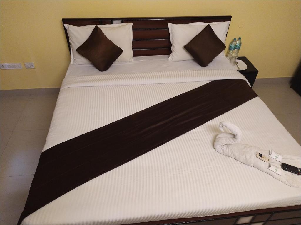Postel nebo postele na pokoji v ubytování GT Residency-T Nagar