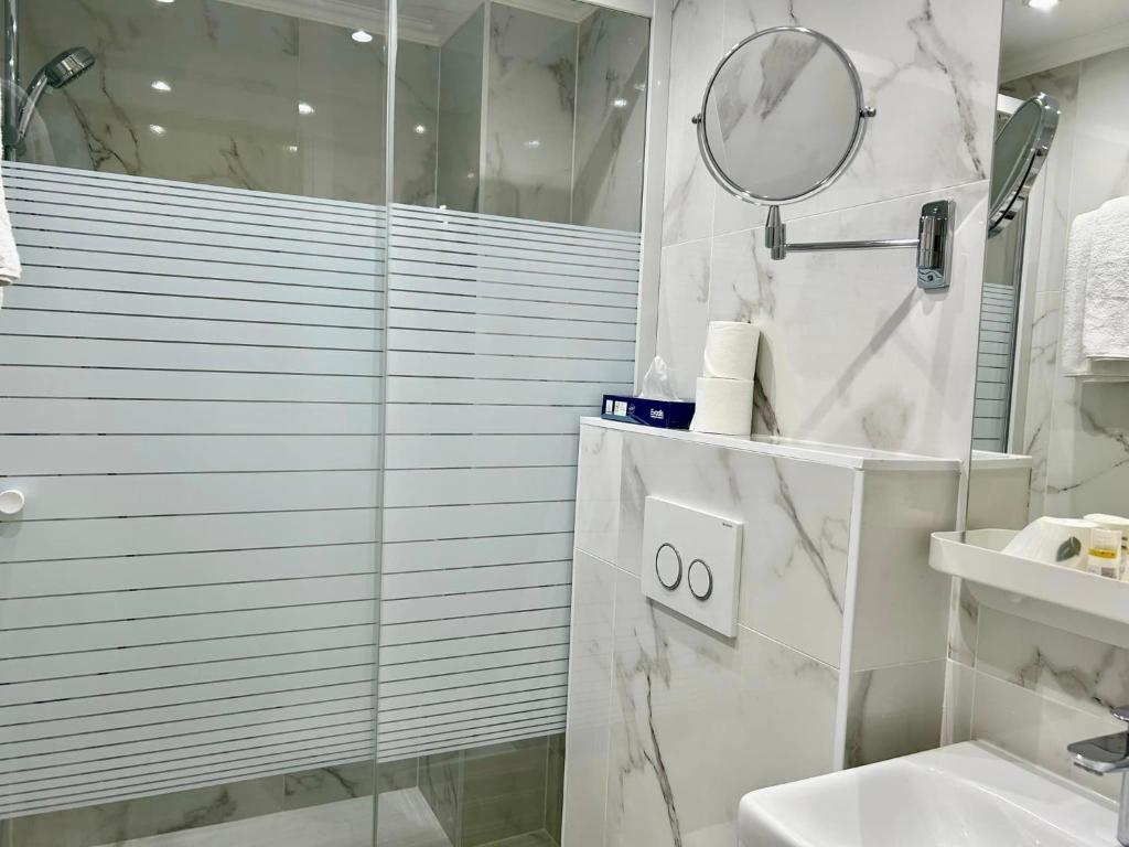 Hôtel Derby Eiffel - Resim 3