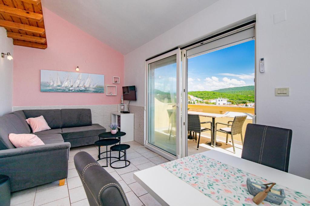 Nespecifikovaný výhled na hory nebo výhled na hory při pohledu z apartmánu