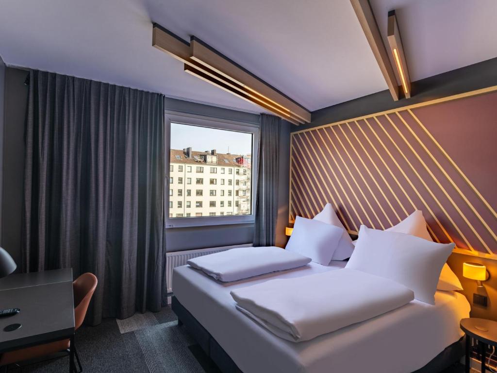 Postel nebo postele na pokoji v ubytování B&B HOTEL Aachen City-Ost