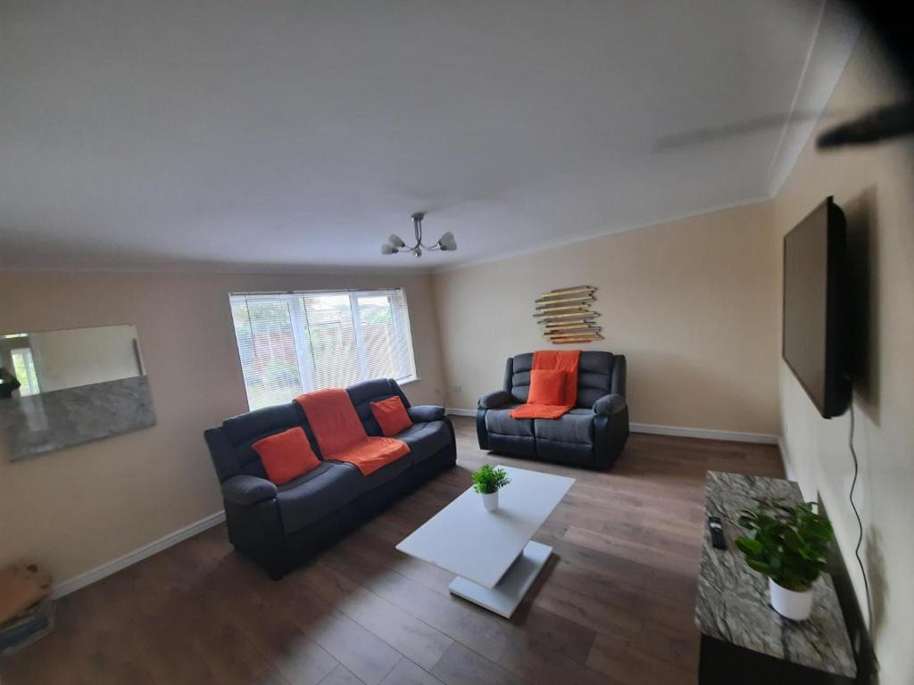 A seating area at Stunning 4 bed House Walmley Sutton Coldfield