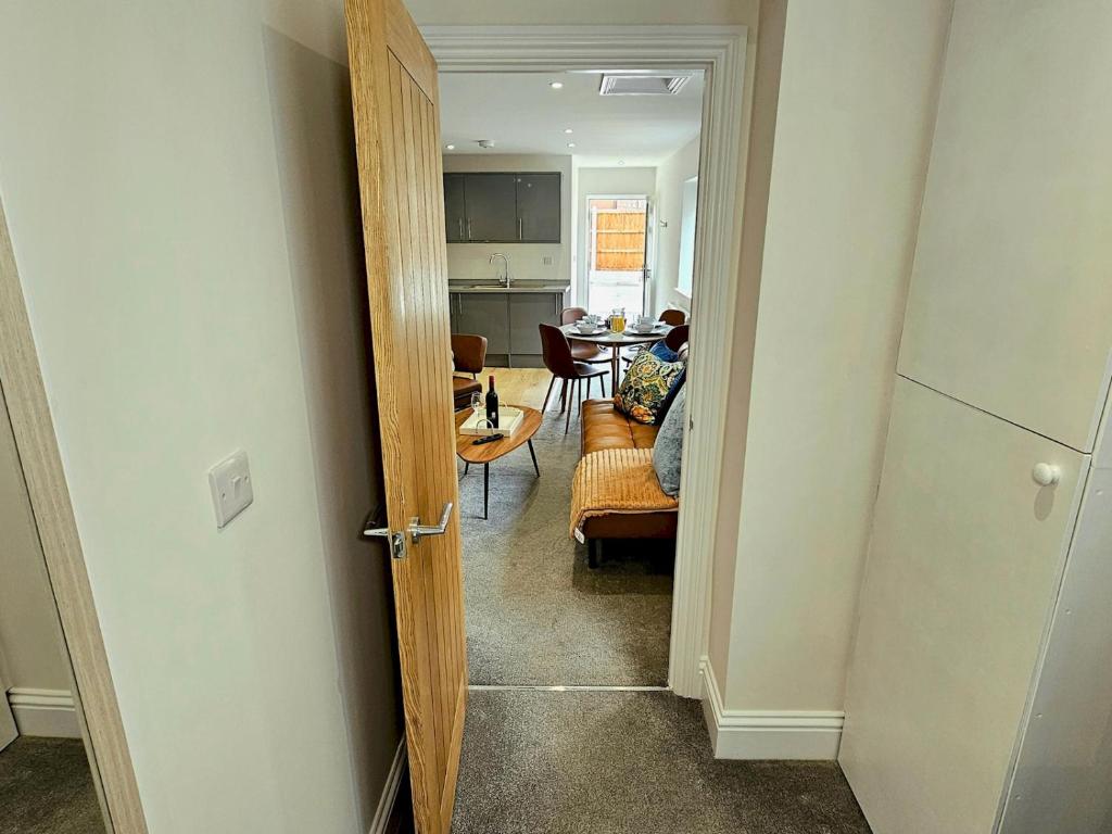 Gallery image of Pass the Keys Flat 3 · Stylish Modern Apt with Patio in Telford