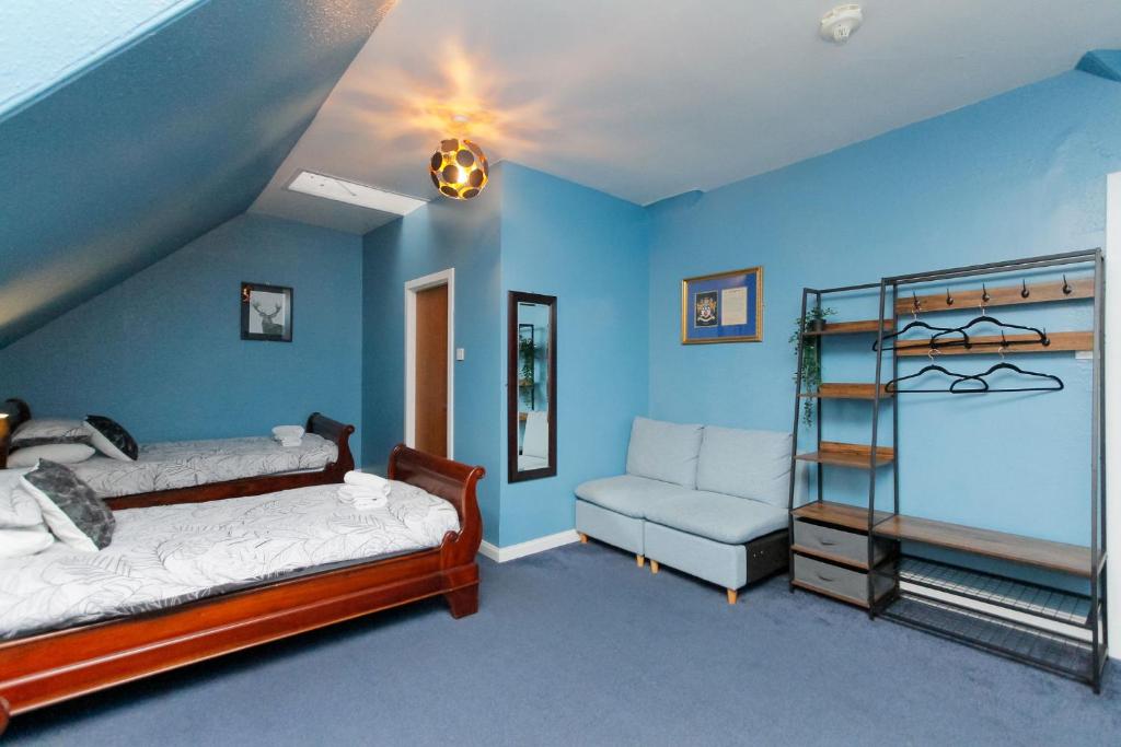 Uma cama ou camas num quarto em Carlton Hotel