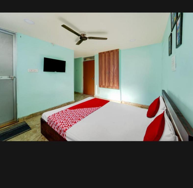 A bed or beds in a room at Hotel 27 degree