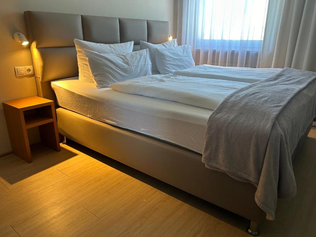 Postel nebo postele na pokoji v ubytování Maxhotel