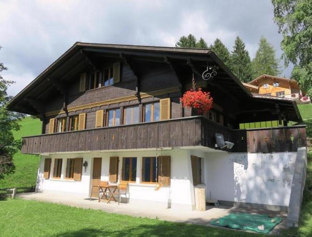 a large house with a balcony on top of it at Ferienhaus "Datscha" freistehend, Garten, Labelfamily destination in Lenk