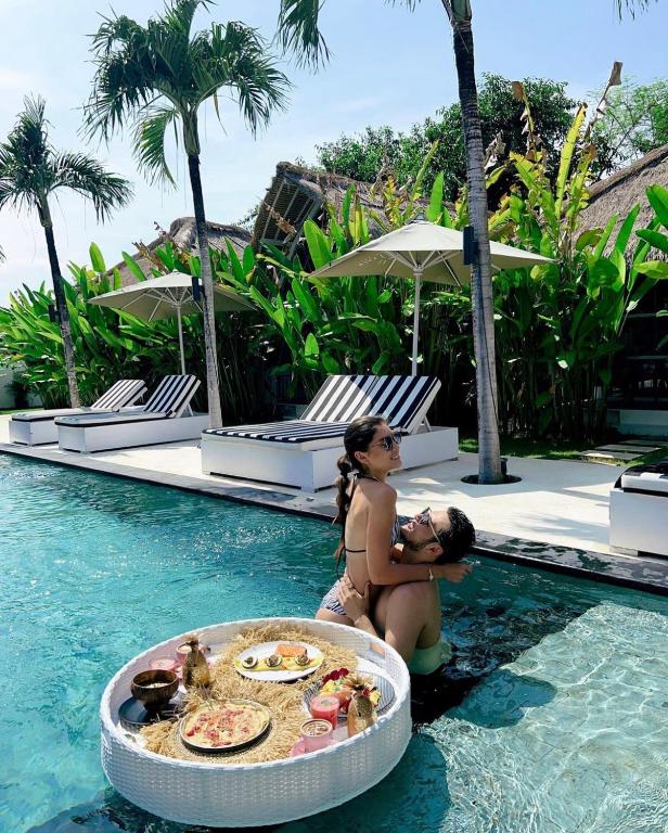 Bazén v ubytování White Palm Hotel Uluwatu Bali nebo v jeho okolí