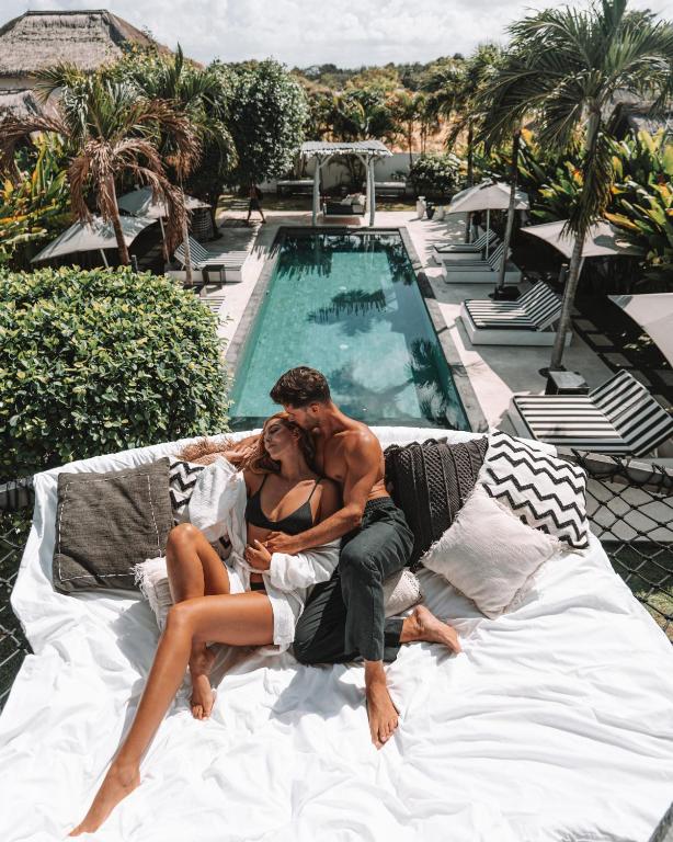 Bazén v ubytování White Palm Hotel Uluwatu Bali nebo v jeho okolí