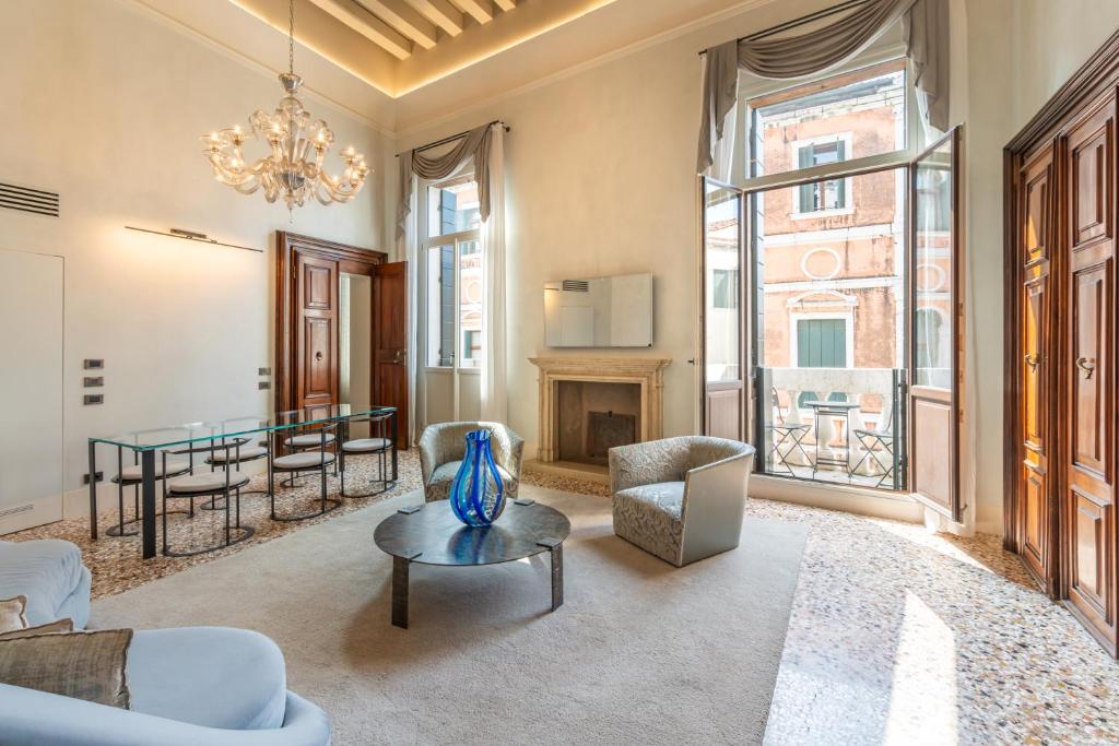 Palazzo Morosini Degli Spezieri - Lifestyle Apartments - Apartamento De Tres Dormitorios De Lujo Con Balcón Y Vista Al Canal