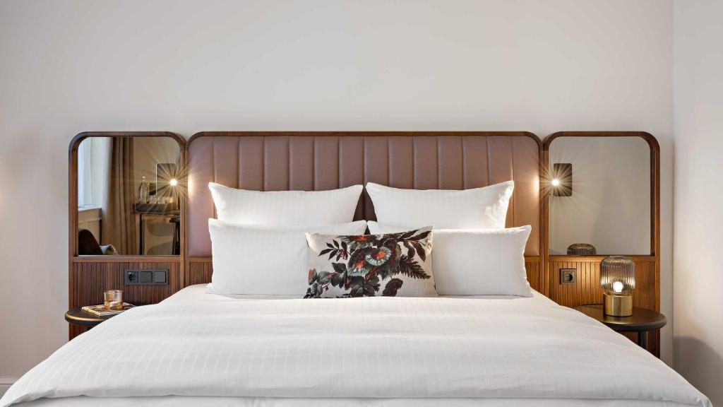 Postel nebo postele na pokoji v ubytování Hotel Bristol Berlin