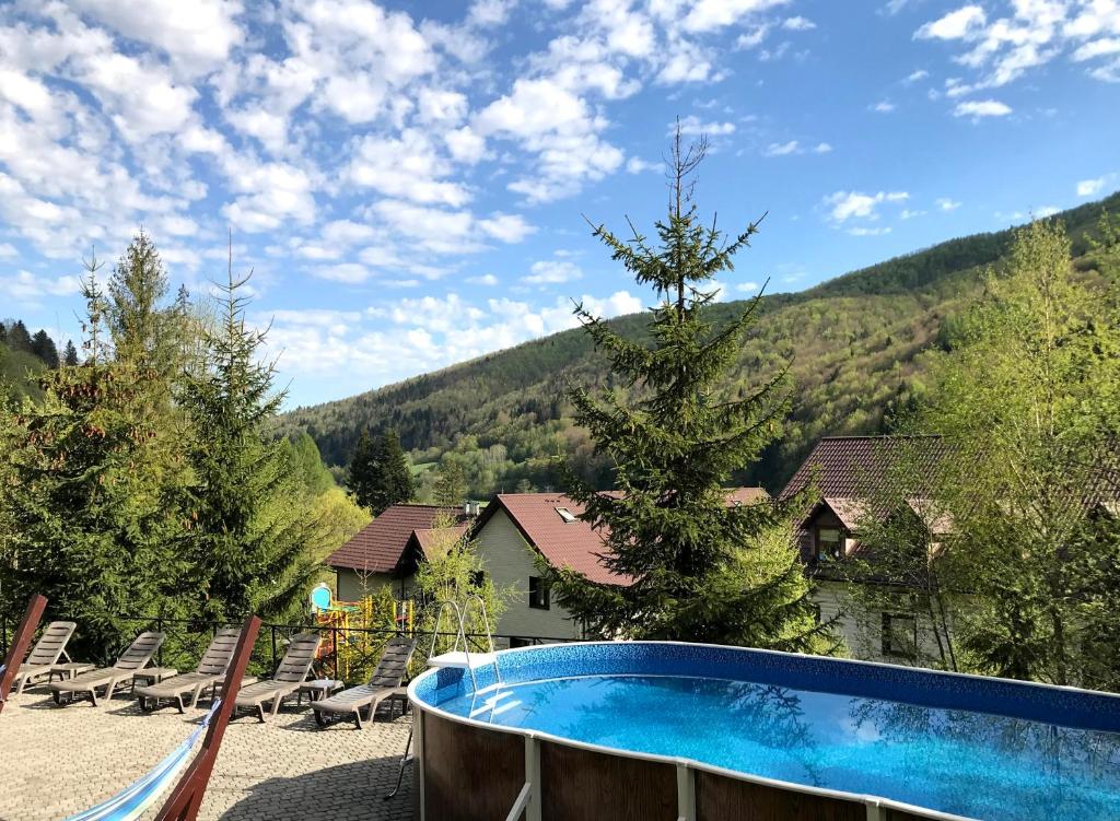 Nespecifikovaný výhled na hory nebo výhled na hory při pohledu z hotelu