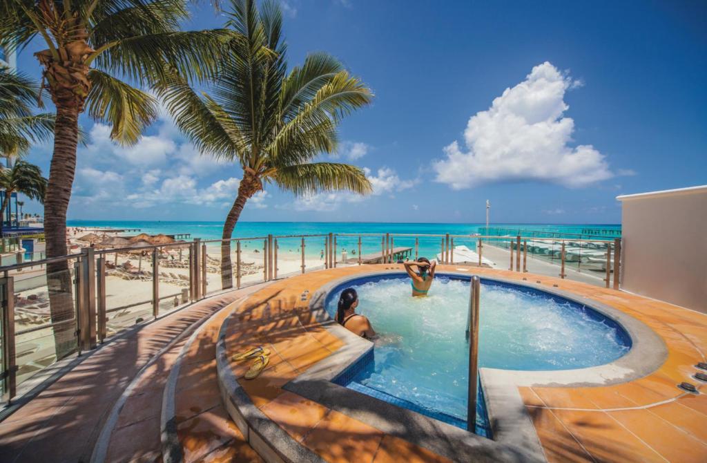 Bazén v ubytování Riu Cancun - Adults Only - All Inclusive nebo v jeho okolí