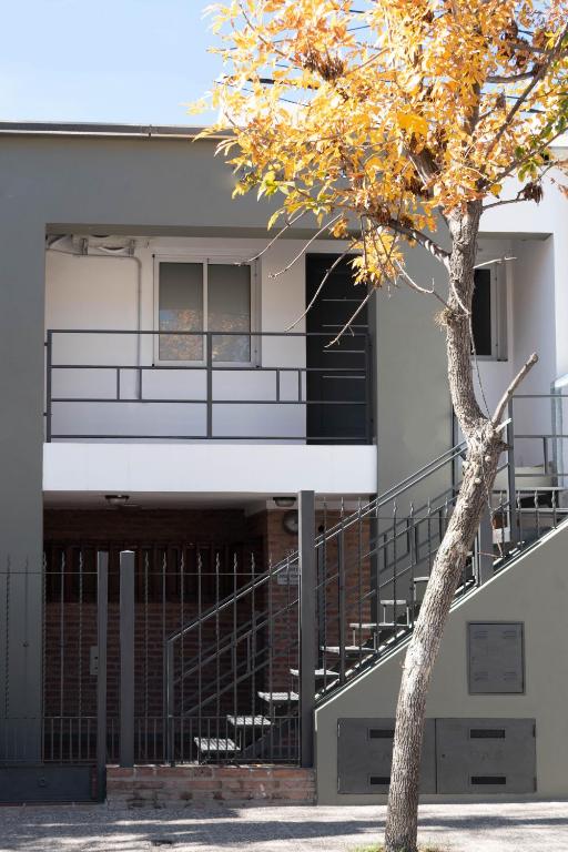 a building with a tree in front of it at Punto Golondrina in Alta Gracia