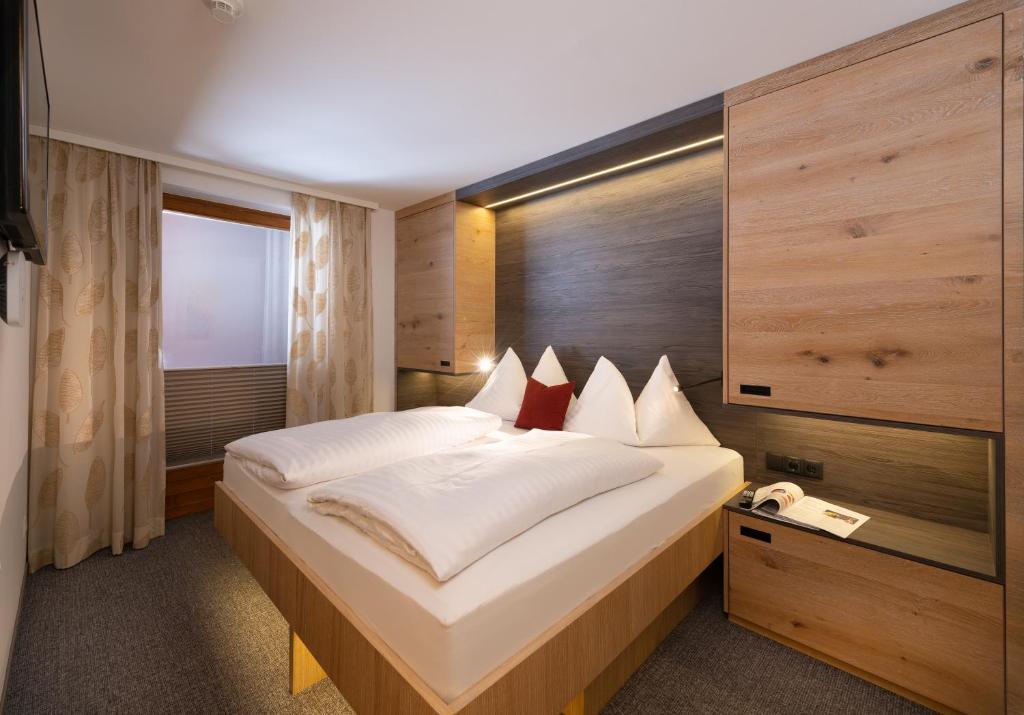 Postel nebo postele na pokoji v ubytování Harmls Aparthotel
