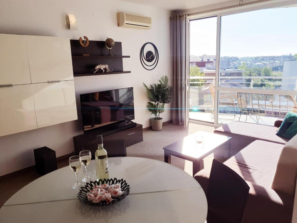 Elena's Lux Aparthotel - Town & Sea View - Atlantis SPA