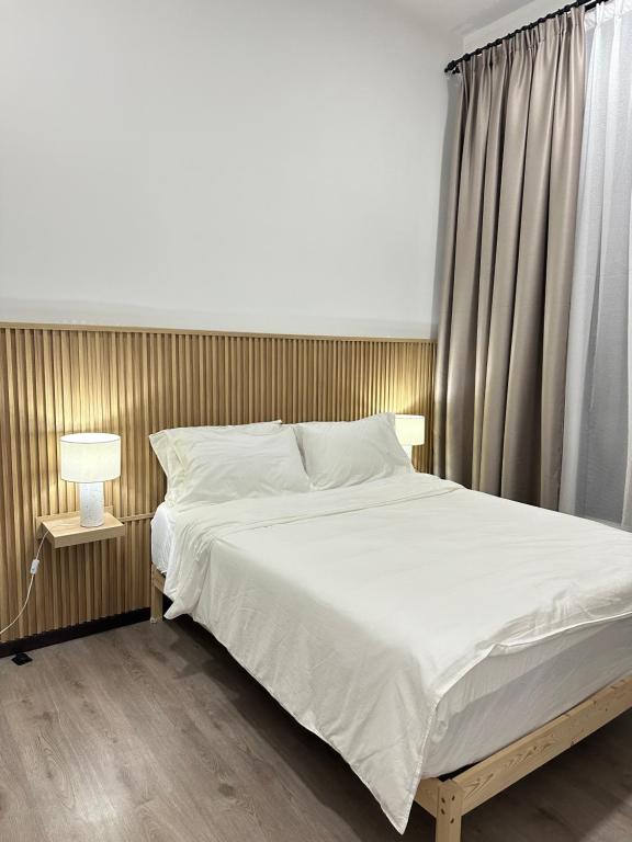 Postel nebo postele na pokoji v ubytování Damai Antara Homestay