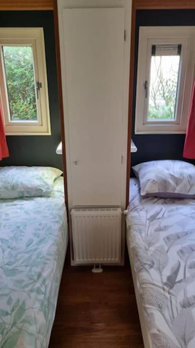 Postel nebo postele na pokoji v ubytování Huis nabij bos I Ontspan in de natuur