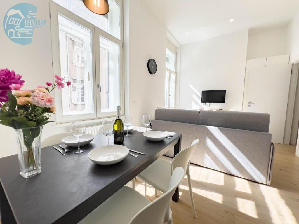 A television and/or entertainment centre at San Lazzaro 232 Tirabora Short Rent