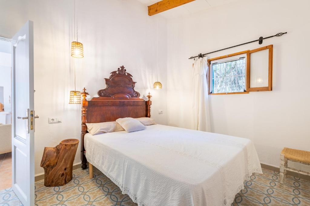 A bed or beds in a room at Marina Ses Covetes