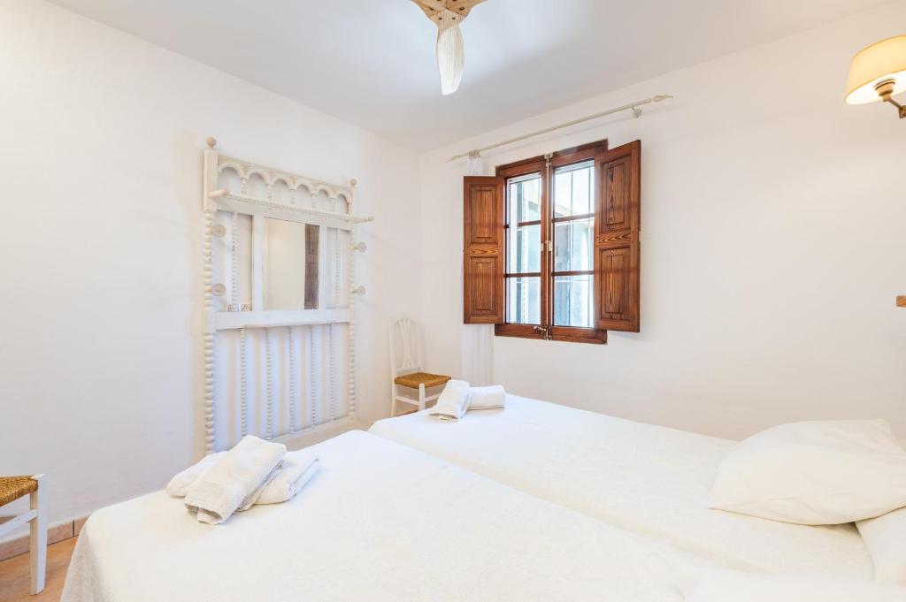 A bed or beds in a room at Marina Ses Covetes