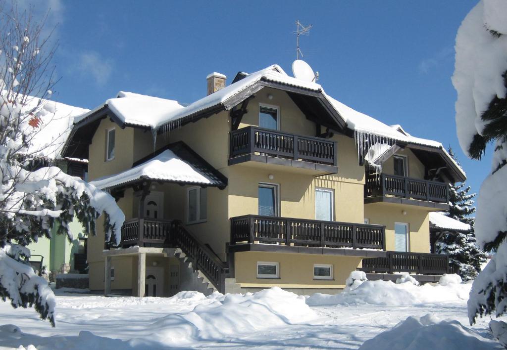 겨울의 Casa Vostra Apartments