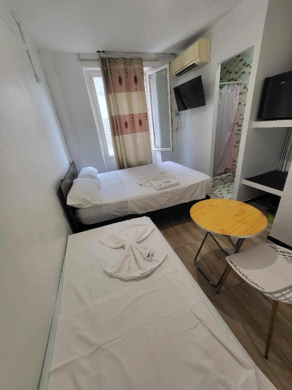 
Triple Room with Shared Toilet
