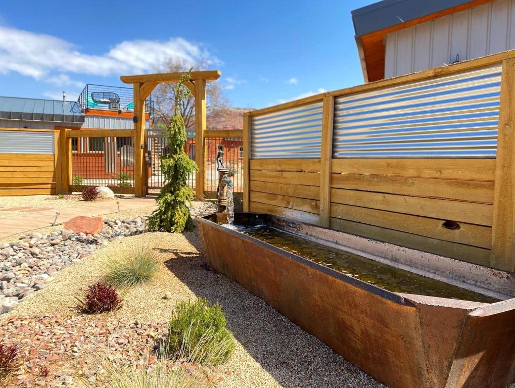 Zahrada ubytování Timber & Tin H 2Bed 2Bath w Pool & Rooftop Deck