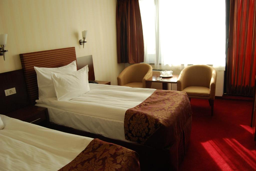 Postel nebo postele na pokoji v ubytování Grand Hotel Napoca