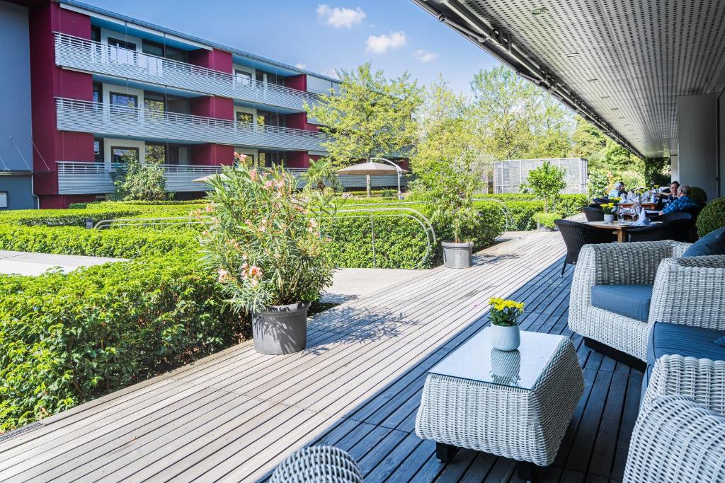 Vrt pred nastanitvijo Senevita Residenz & Apartments Muri bei Bern