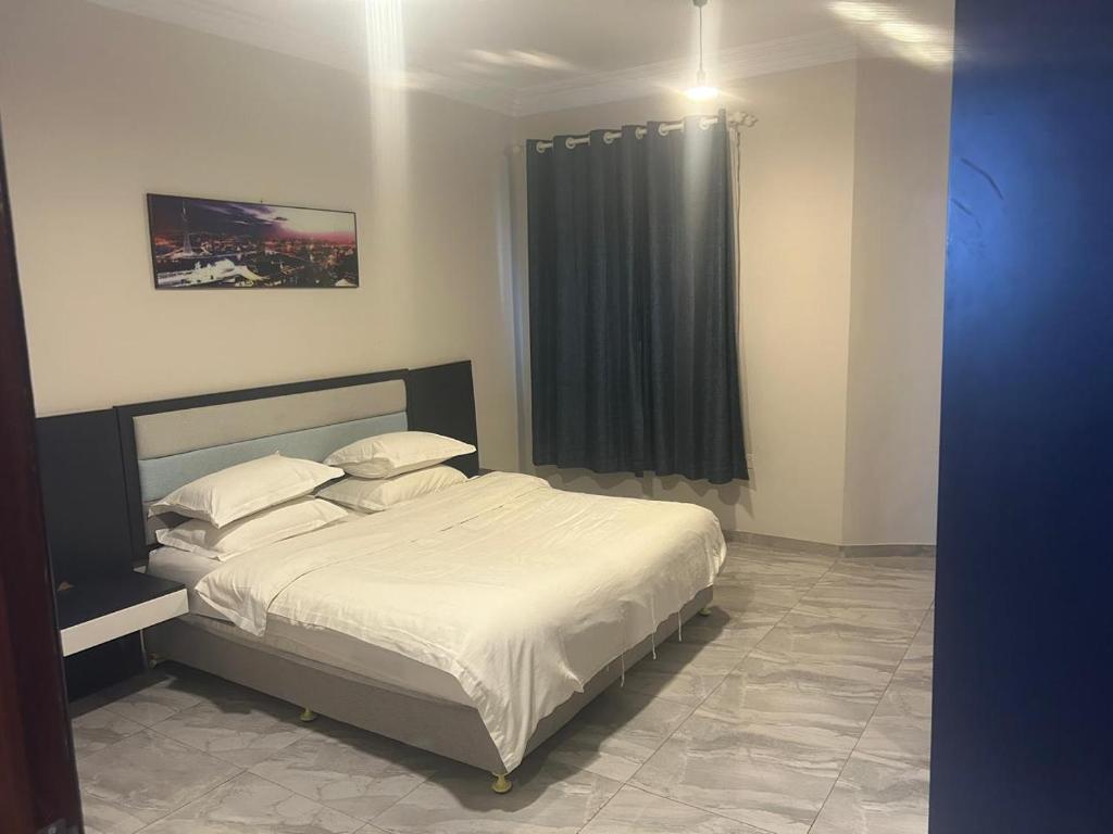 Postel nebo postele na pokoji v ubytování فندق سويت سبيريت الجوف