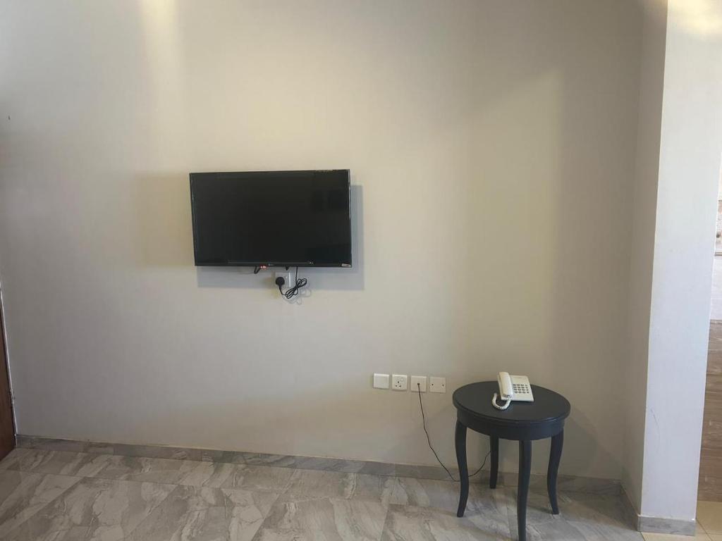 TV a/nebo společenská místnost v ubytování فندق سويت سبيريت الجوف