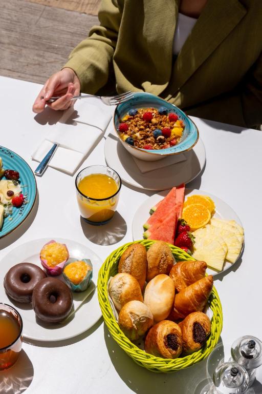 Onmood Cala Ratjada - Bed & Brunch - Inside Family & Brunch Room