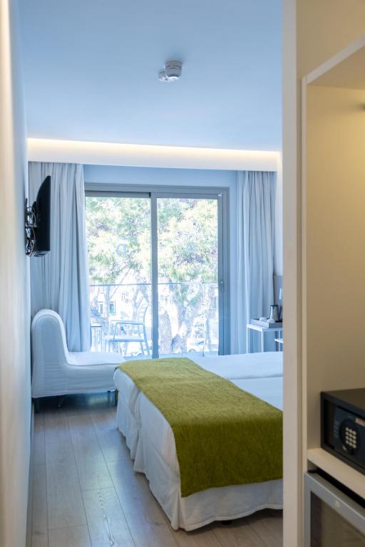 Onmood Cala Ratjada - Bed & Brunch - Street & Brunch Room