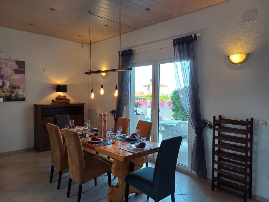 Posedenie v ubytovaní Traum Ferienwohnung mit Pool am Meer, Kroatien, Istrien, Liznjan bis 6 Personen, Urlaub an der Adria