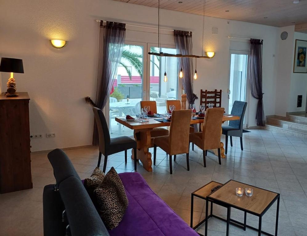 Posedenie v ubytovaní Traum Ferienwohnung mit Pool am Meer, Kroatien, Istrien, Liznjan bis 6 Personen, Urlaub an der Adria