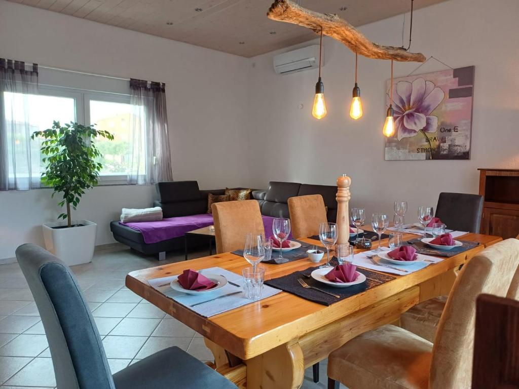 Posedenie v ubytovaní Traum Ferienwohnung mit Pool am Meer, Kroatien, Istrien, Liznjan bis 6 Personen, Urlaub an der Adria