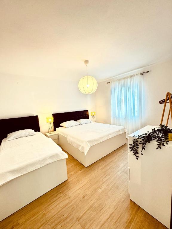 Postel nebo postele na pokoji v ubytování Apartments Lorena
