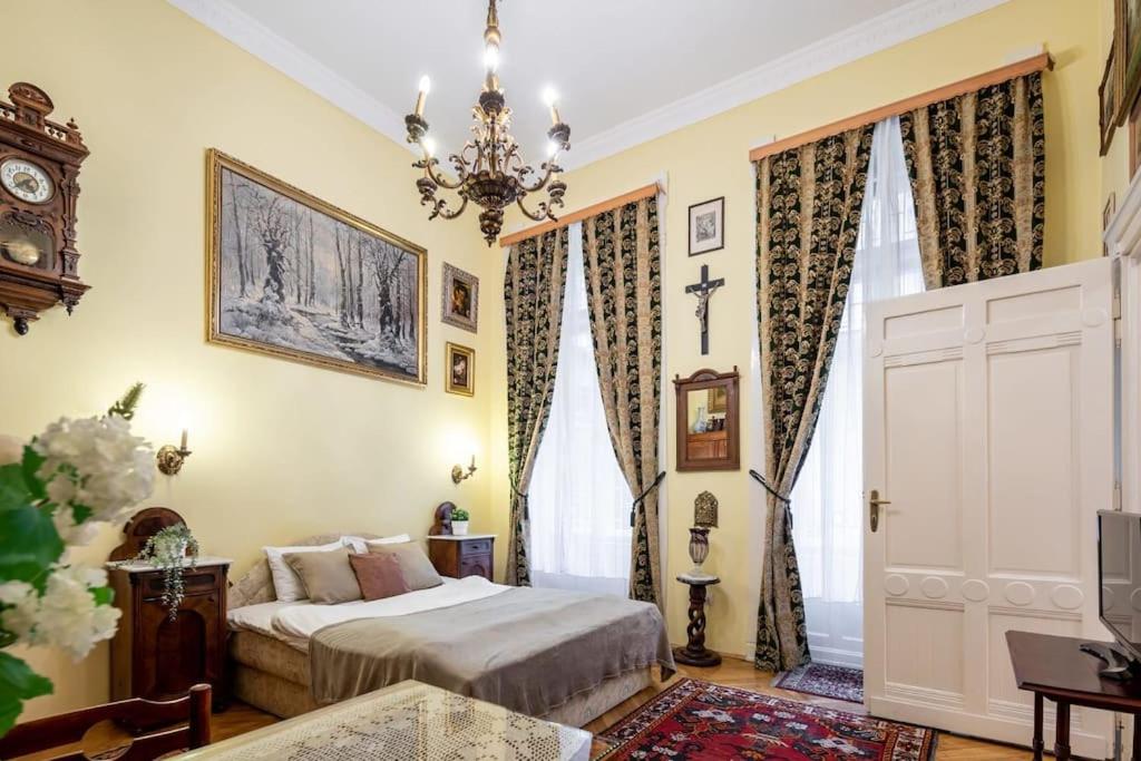 Lovely Central Apartment 1053 Budapest, Ferenciek tere 4 kép - 1